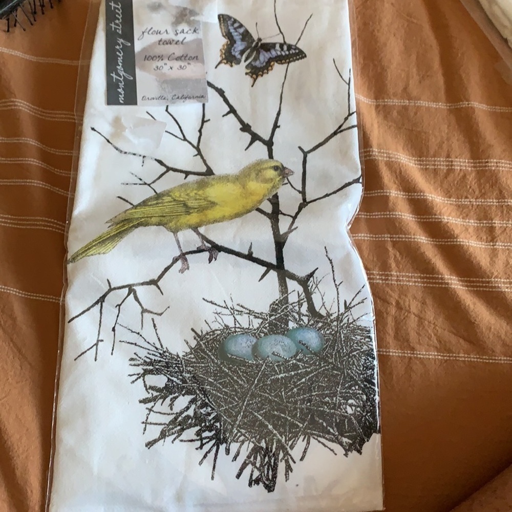 MONTGOMERY STREET
FLOUR SACK TOWEL: BIRD WITH NEST